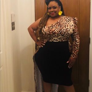 Leopard print one shoulder top.